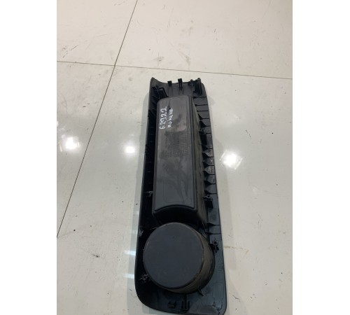 Подстаканник (задний, правый)