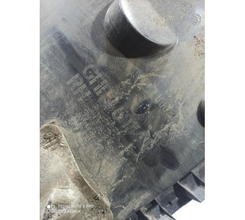 Щиток крыла (задний правый)