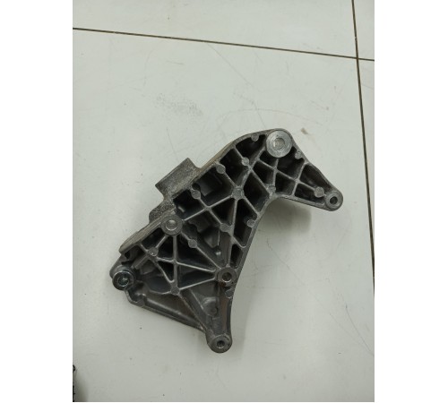 Кронштейн генератора