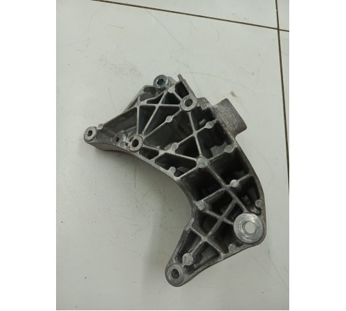 Кронштейн генератора