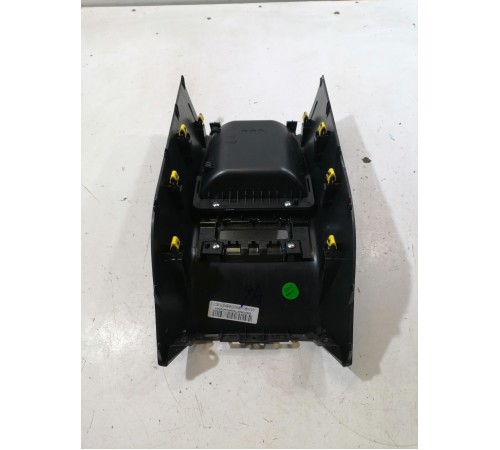 Накладка центральной консоли задняя