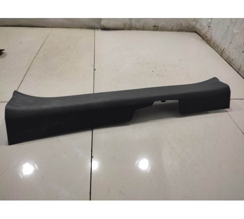 Накладка порога внутреняя (передняя, правая)