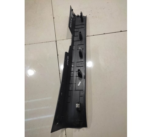 Накладка порога внутреняя (передняя, правая)