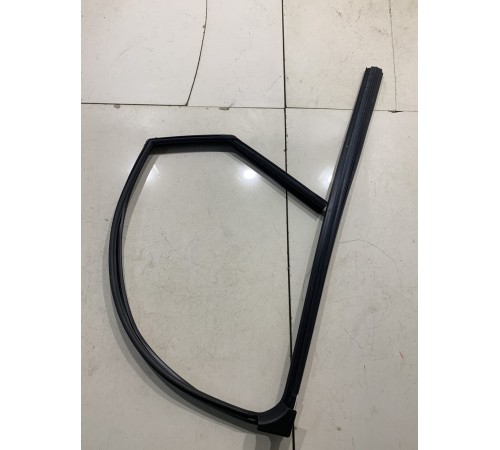 Уплотнитель стекла двери (задний правый внутренний)