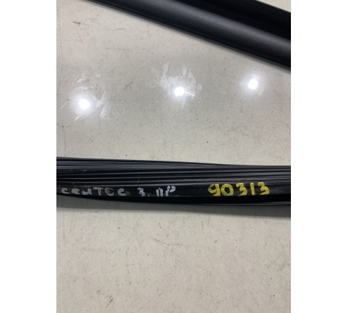 Уплотнитель стекла двери (задний правый внутренний)