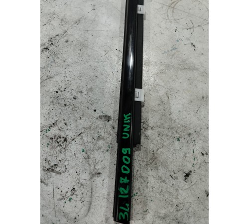 Уплотнитель стекла задний левый внешний