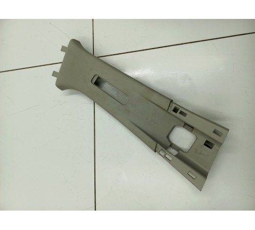 Обшивка центральной стойки правая верхняя