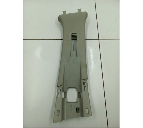 Обшивка центральной стойки правая верхняя