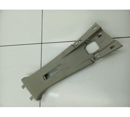 Обшивка центральной стойки правая верхняя