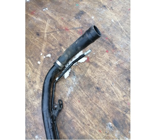 Горловина топливного бака