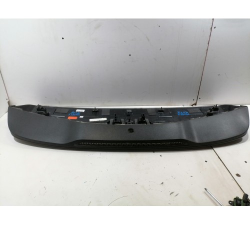 Спойлер крышки багажника