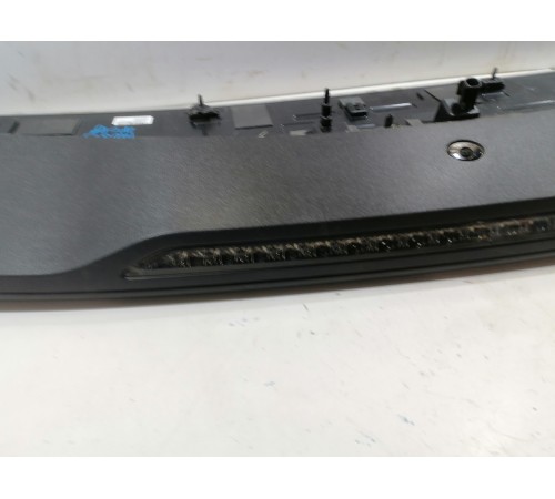 Спойлер крышки багажника