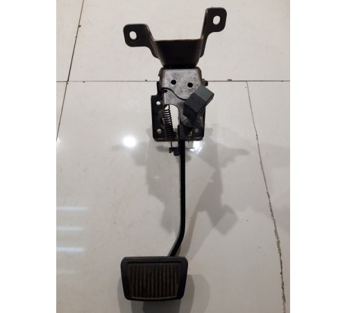 Педаль тормоза