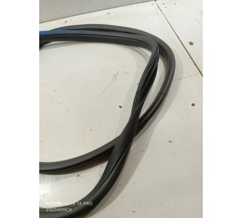 Уплотнитель проема двери задний левый