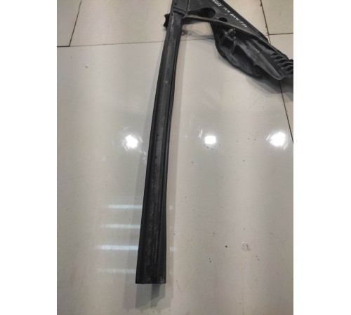 Уплотнитель двери (передний, правый)