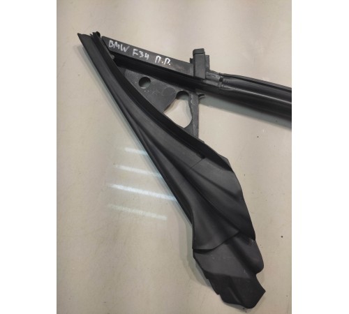 Уплотнитель двери (передний, правый)