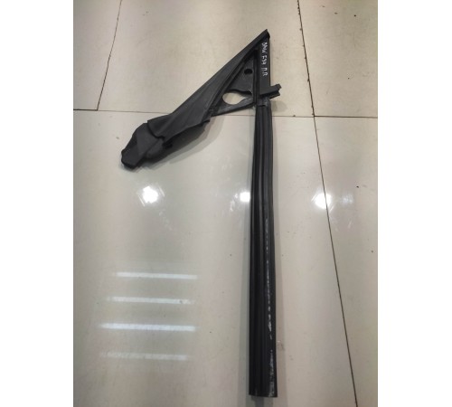 Уплотнитель двери (передний, правый)