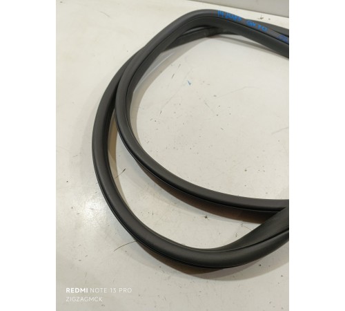 Уплотнитель проема двери задний левый