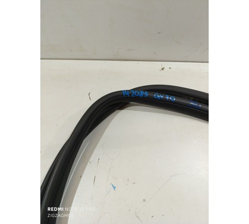 Уплотнитель проема двери задний левый