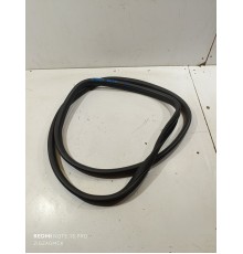 Уплотнитель проема двери задний левый