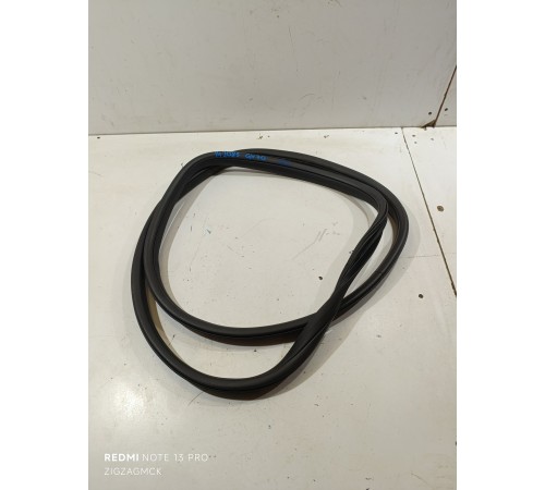 Уплотнитель проема двери задний левый