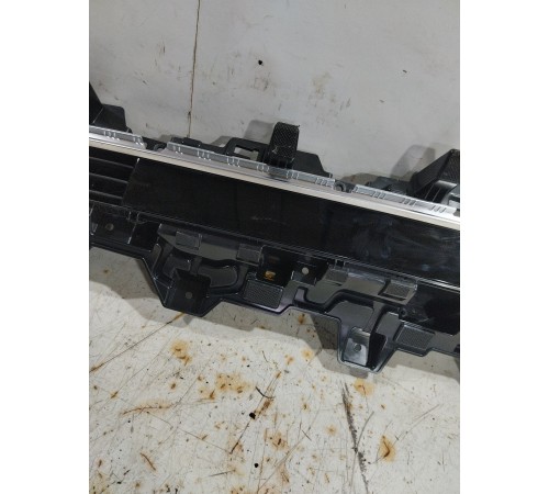 Воздушный дефлектор центральный с декоративной накладкой в сборе