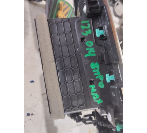 Воздушный дефлектор центральный с декоративной накладкой в сборе