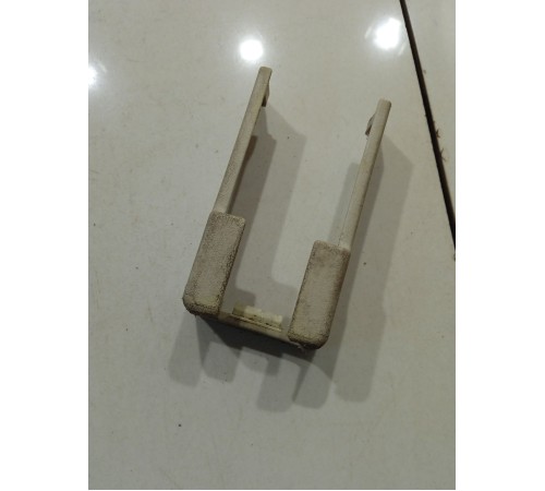 Накладка крепления сиденья передняя левая