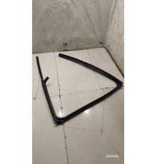 Уплотнитель стекла двери (задний правый внутренний)