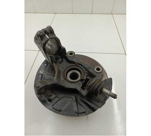 Кулак поворотный левый в боре