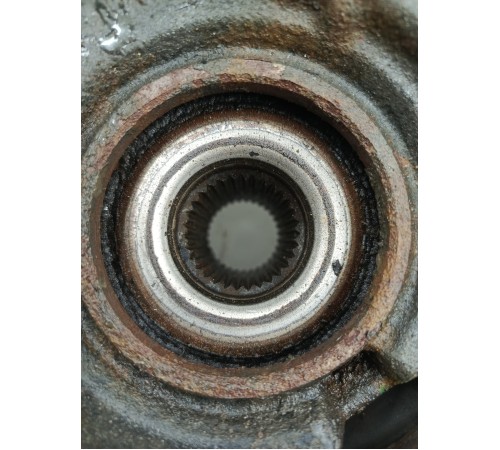 Кулак поворотный левый в боре