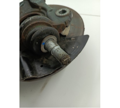 Кулак поворотный левый в боре