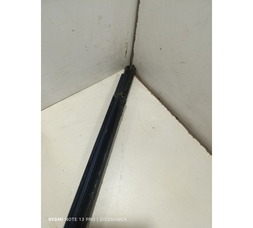 Уплотнитель стекла задний правый внешний