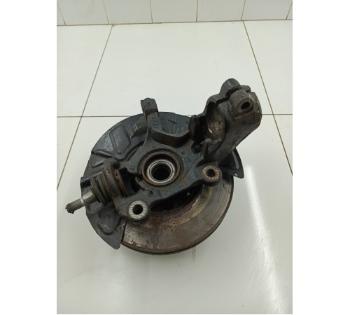 Кулак поворотный левый в боре