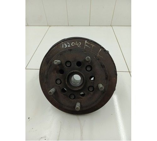 Кулак поворотный левый в боре