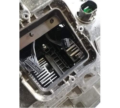 Фара головного света левая