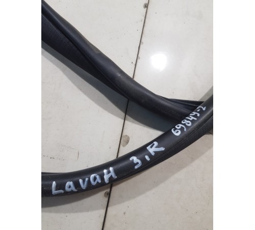 Уплотнитель двери задний правый