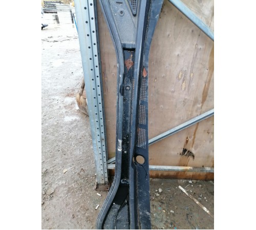 Жабо лобового стекла под дворники