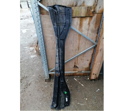 Жабо лобового стекла под дворники