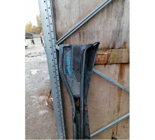 Жабо лобового стекла под дворники