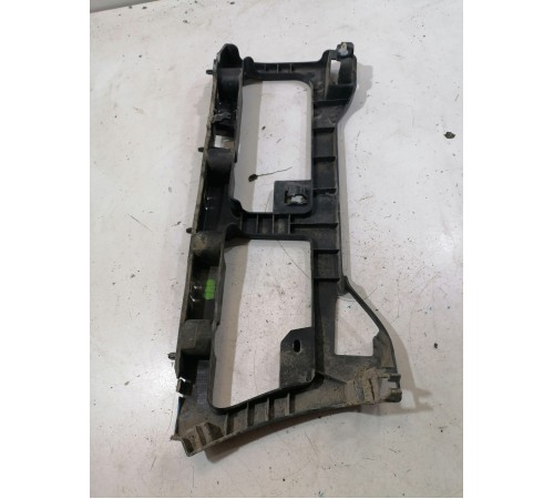 Кронштейн заднего бампера правый