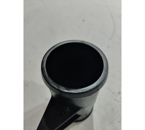 Фланец (трубка) охладителя воздуха промежуточный впускной