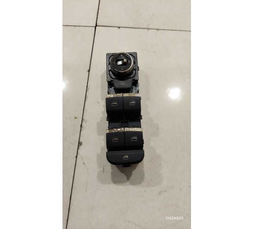 Блок управления стеклоподъемниками (передний левый)