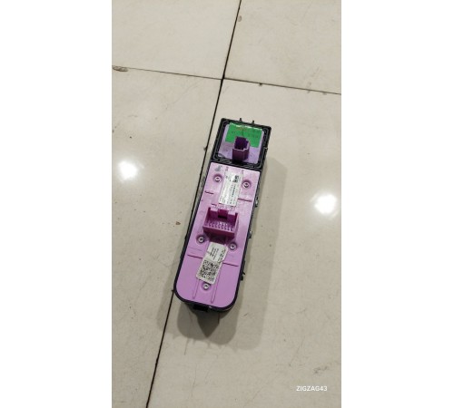 Блок управления стеклоподъемниками (передний левый)