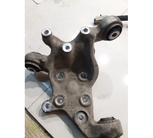 Кулак поворотный(задний, левый)