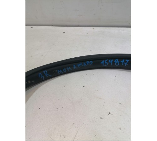 Уплотнитель двери задний правый