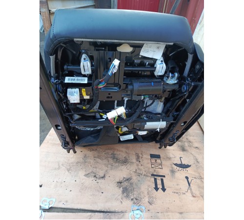 Сиденье переднее левое