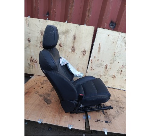 Сиденье переднее левое