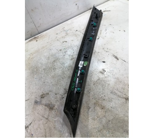 Молдинг лобового стекла левый