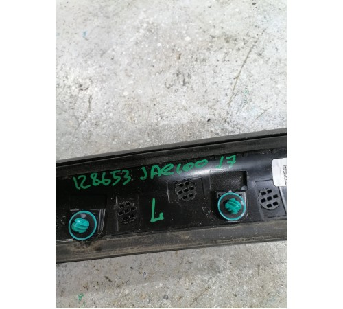 Молдинг лобового стекла левый